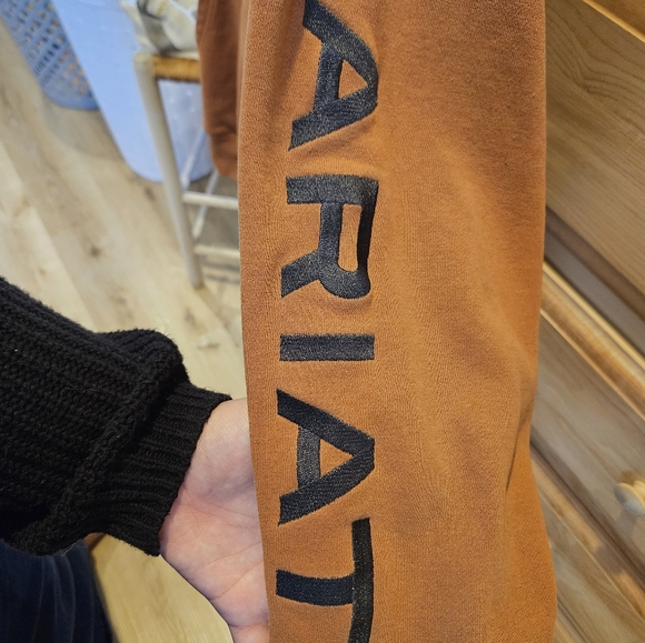COPY - Ariat size m sweatshirt - Picture 2 of 6